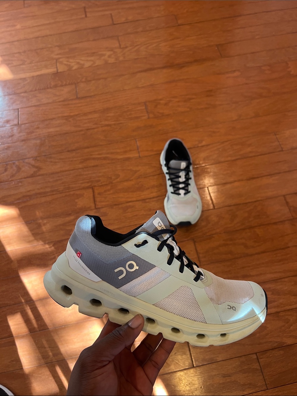 On Running Cloudrunner Women Athletic Sneakers (8.5)
